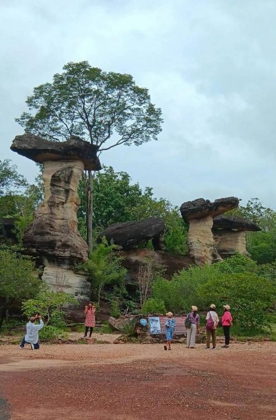 พาลูกค้านำเที่ยวในจังหวัดมุกดาหาร