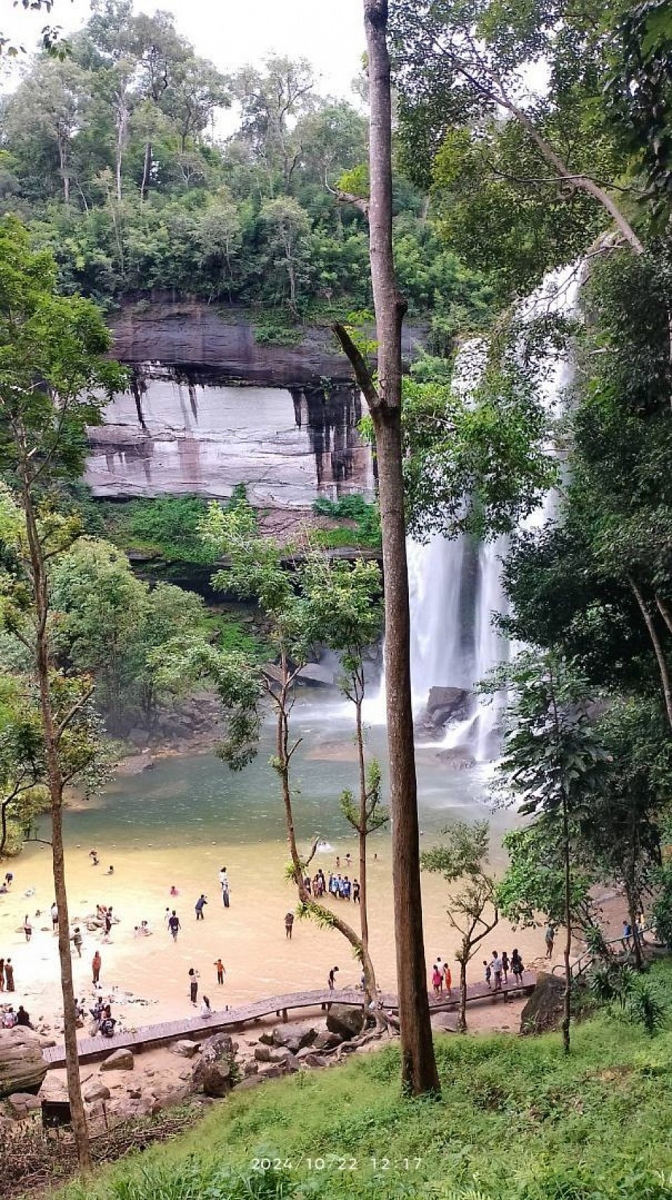 พาลูกค้าไปท่องเที่ยวที่น้ำตก