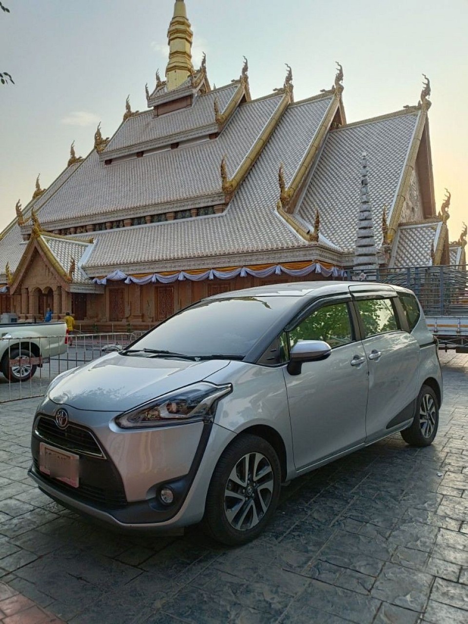 พาลูกค้าไปไหว้พระ 9 วัดในจังหวัดบึงกาฬ